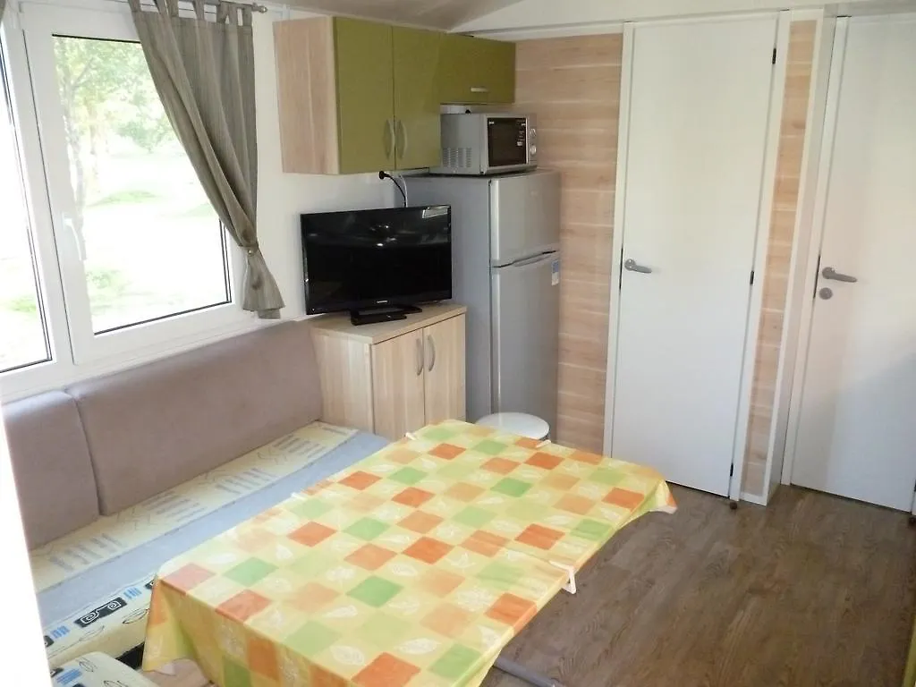 *** Parque de vacaciones Campsite Pisak - Mobile Homes By The Sea Seline Croacia